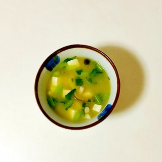 シメジと小松菜とさつま芋の豆腐味噌汁